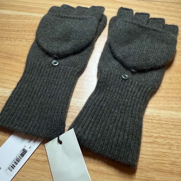 NWT White + Warren Cashmere Pop Top Gloves [Dark Green / Thyme] - Picture 5 of 5
